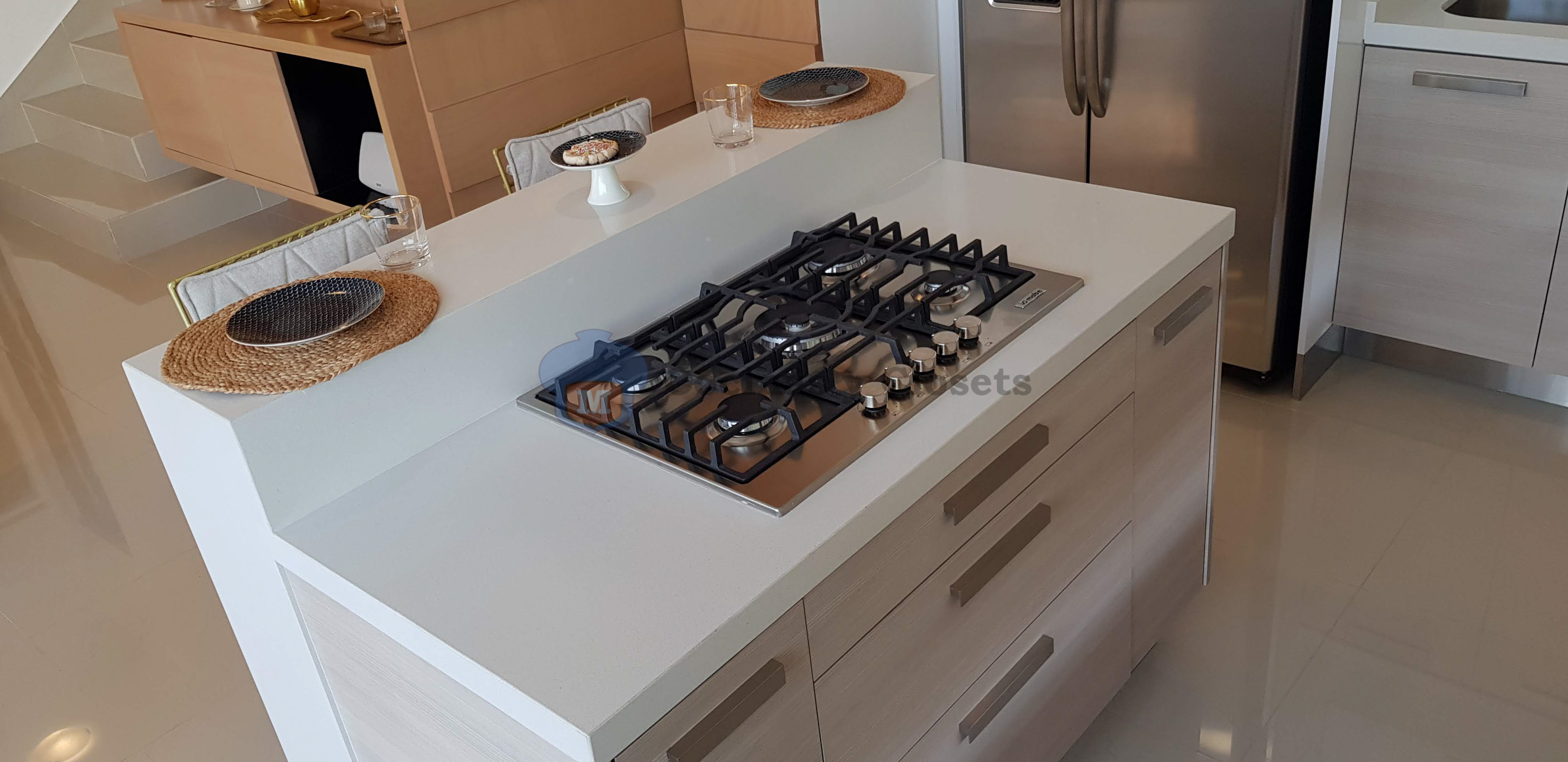 Cocina en L con cubierta en Formica — foto 3
