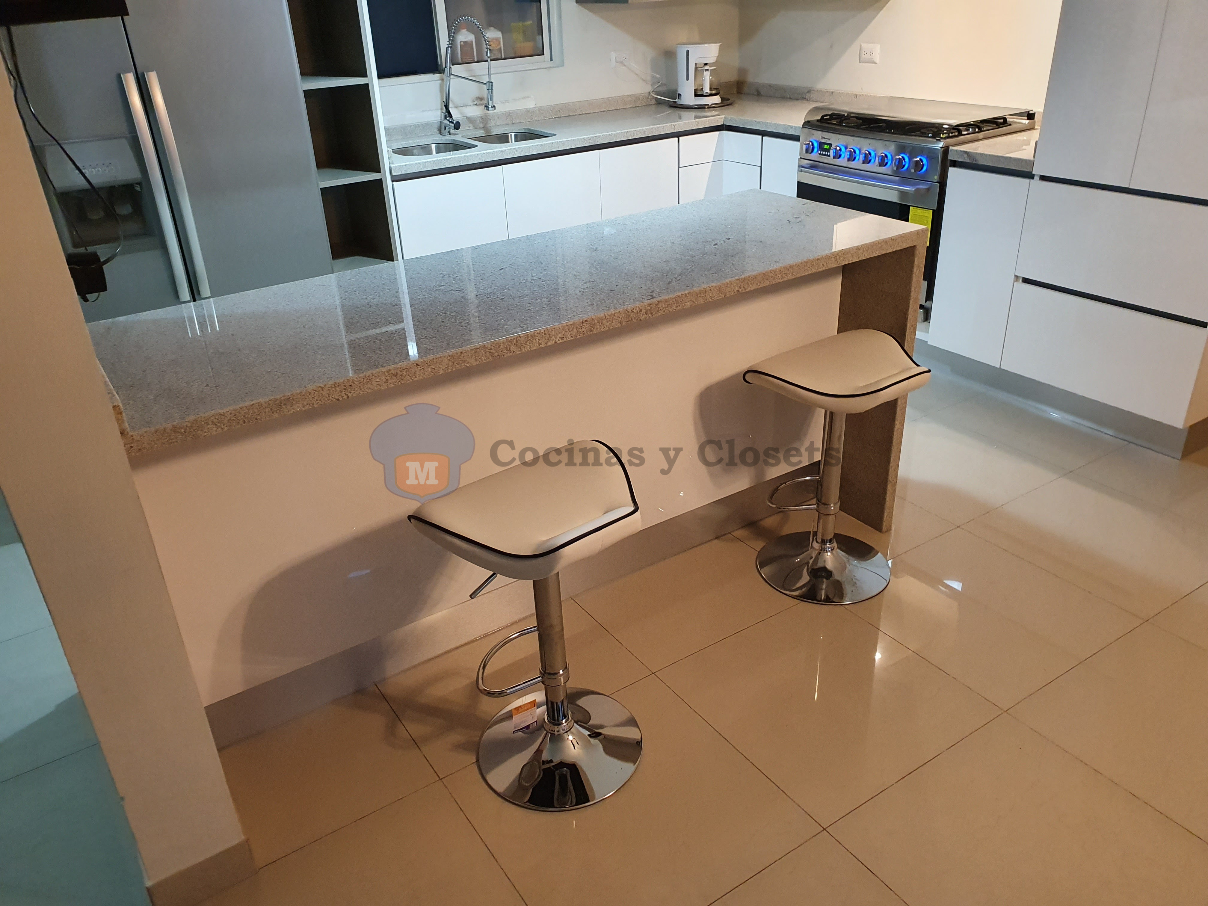 Cocina Lineal con cubierta en Corian — foto 3